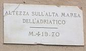 21 Lapide sulla chiesina